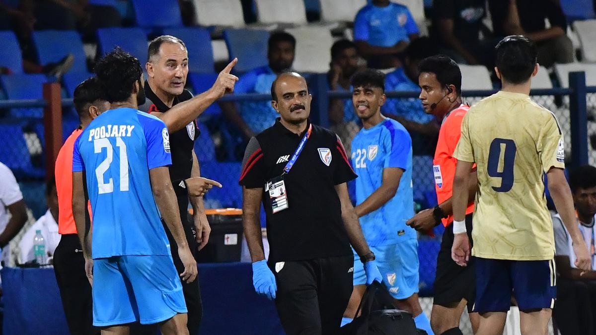 Stimac shown red card during India vs Kuwait SAFF Championship game