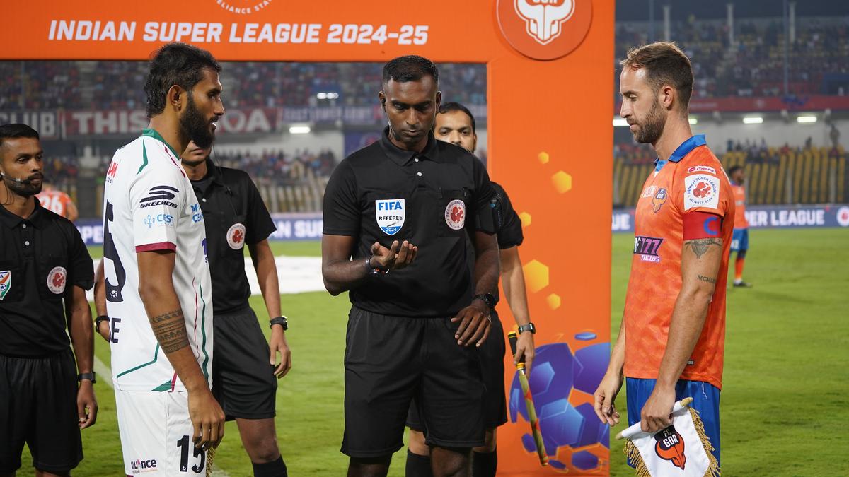 ISL 2024-25: Crystal John sparks debate with late red card in FC Goa vs Mohun Bagan match