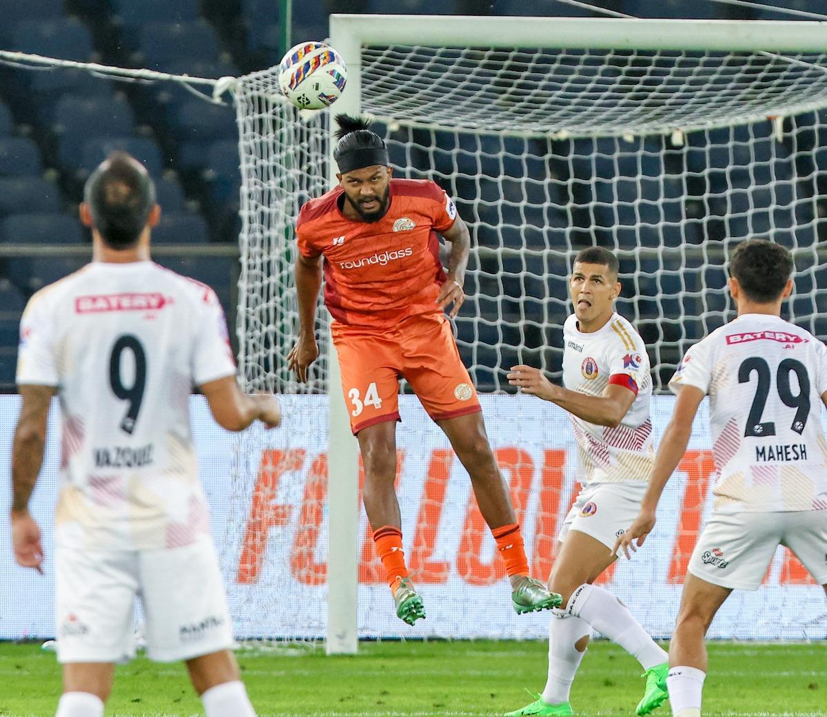 Melroy Assisi, tradičné herné centrum s loptou, ktoré je možné umiestniť aj ako obranný záložník, sa v lete 2023 pripojil k FC Punjab. Melroy Assisi, tradičné herné centrum s loptou, ktoré je možné umiestniť aj ako obranný záložník, sa v lete 2023 pripojil k FC Punjab.