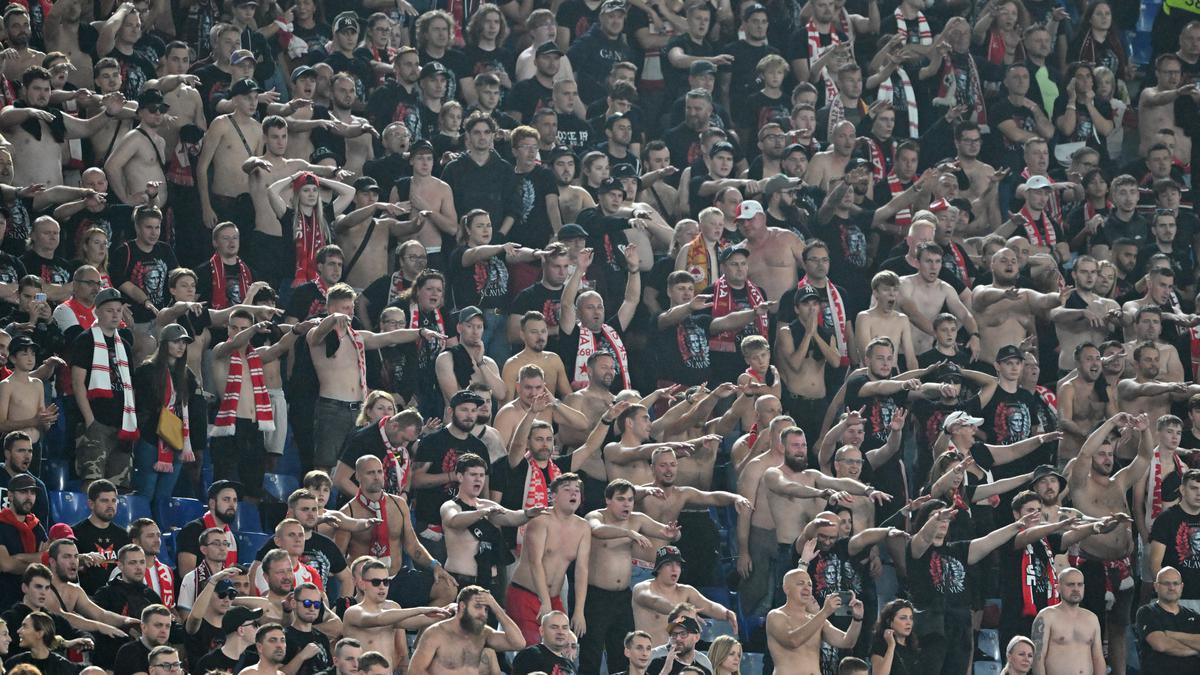 Slavia Prague fined for 0,000 after crowd trouble at Europa League game against Roma