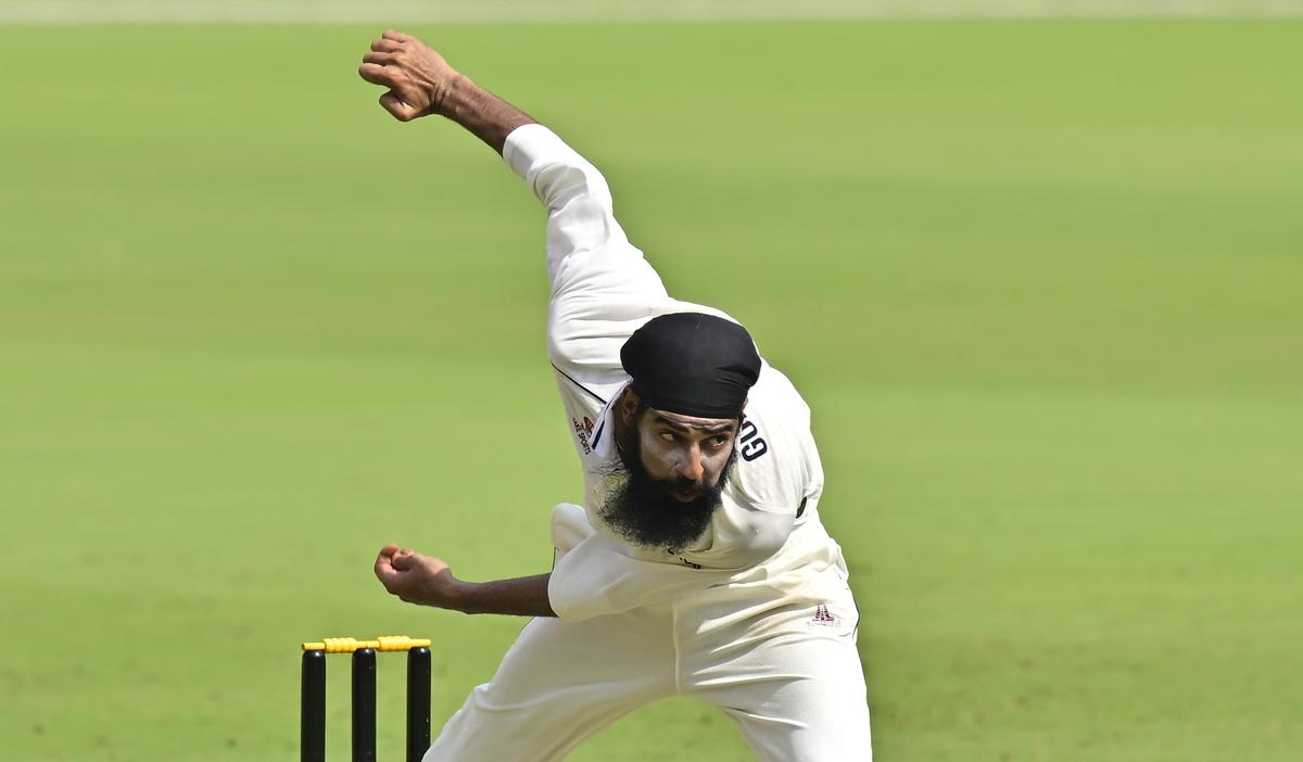 Tamil Nadu’s Gurjapneet Singh bowls during a Ranji Trophy 2024-25 match between Railways and Tamil Nadu. 