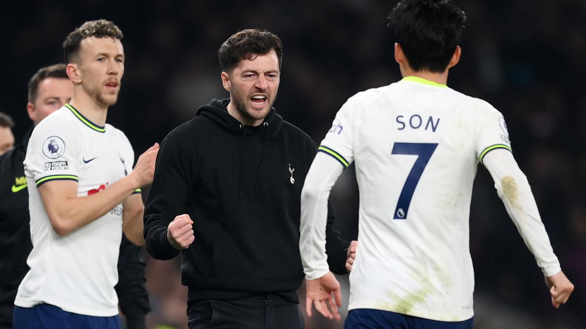 Premier League: Tottenham fights back to draw 2-2 with Man United in thriller