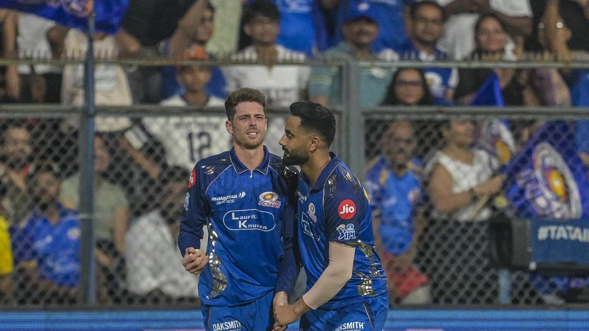 New Zealand skipper Santner sidelined for at least a month due to shoulder injury