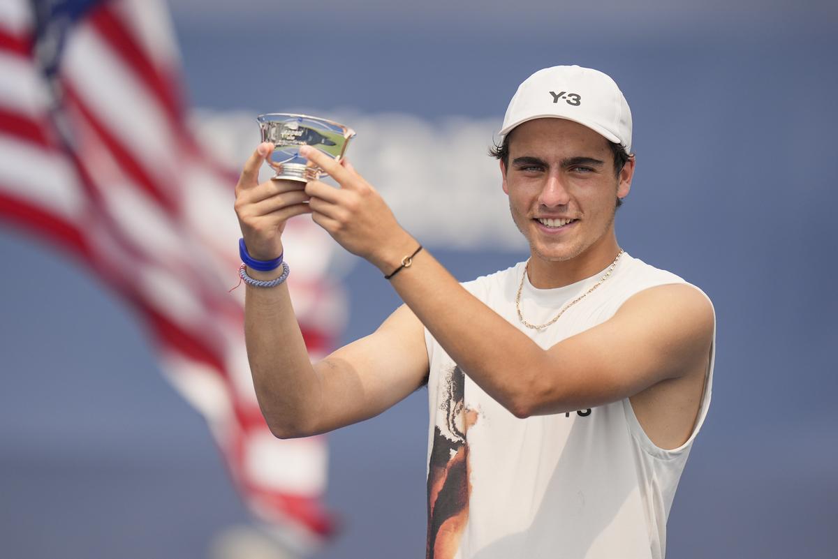 Ivan Ivanov  took down fellow countryman Alexander Vasilev 7-5, 6-3 in an all-Bulgarian match-up.