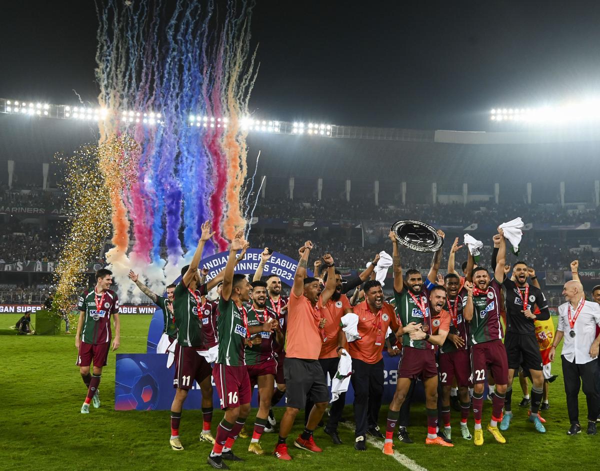 Mohun Baban Super Gigen mengalahkan Mumbai di liga terakhir, dan Liga Super India (ISL) memenangkan perisai liga 2023-24 di Kolkata.