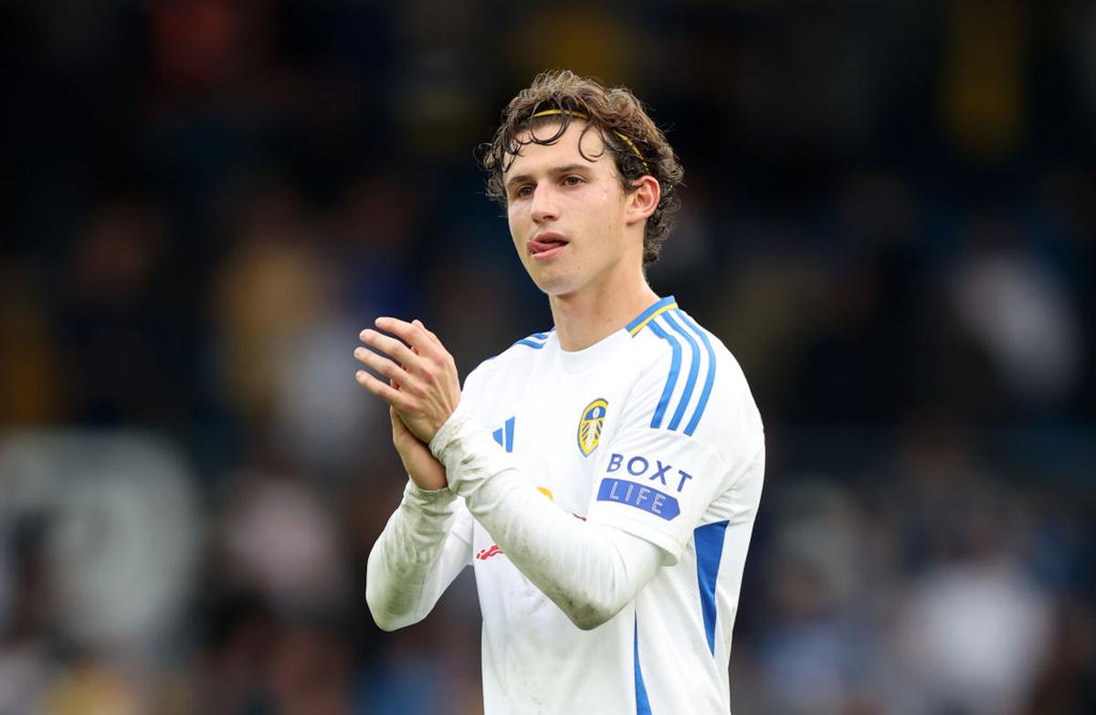 Aaronson, 25-ročný hráč z Leedsu v Premier League, je súčasťou známej americkej futbalovej rodiny z Medfordu v štáte New Jersey. 