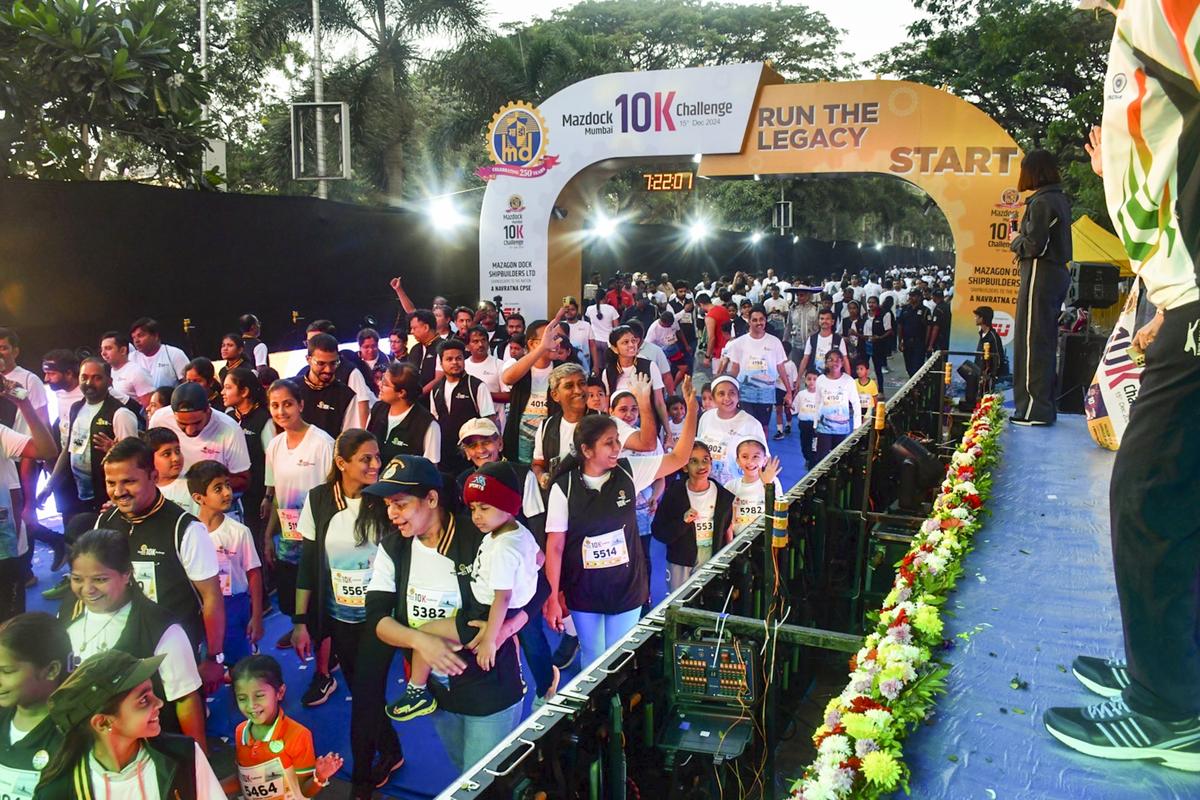 Mumbai: People participate in the 2nd edition of the Mazdock Marathon organised by Mazagon Dock Shipbuilders Limited. 