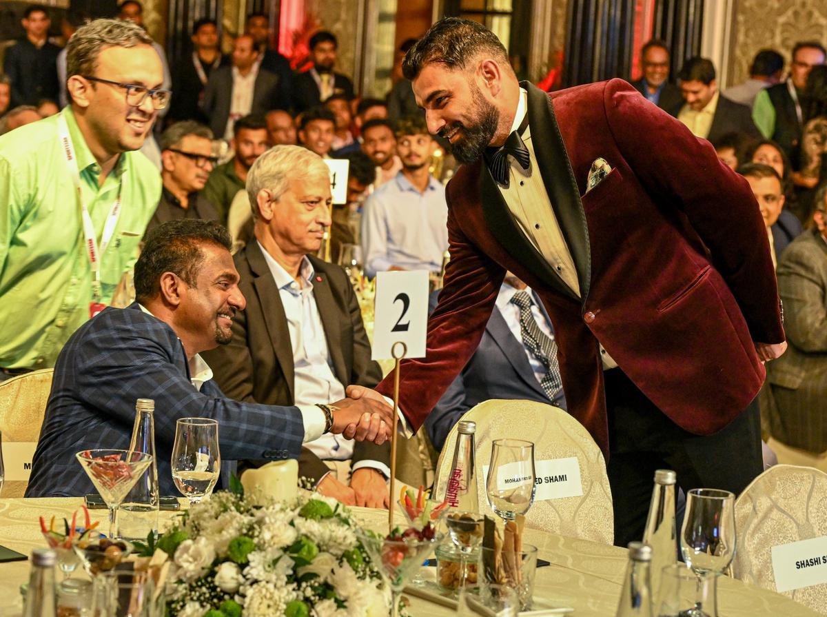 August company: Indian pacer Mohammed Shami greets Sri Lankan great Muttiah Muralitharan during the Sportstar Aces Awards function held in Mumbai.