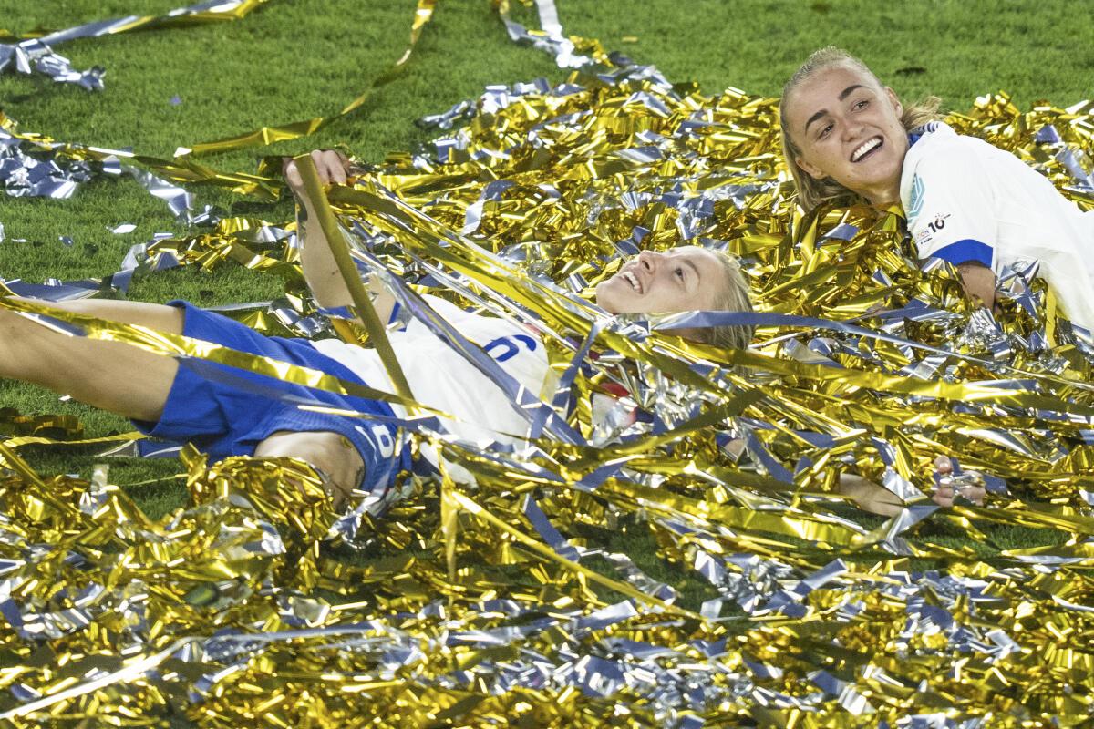 England‘s Leah Williamson, left, and Georgia Stanway celebrate. 