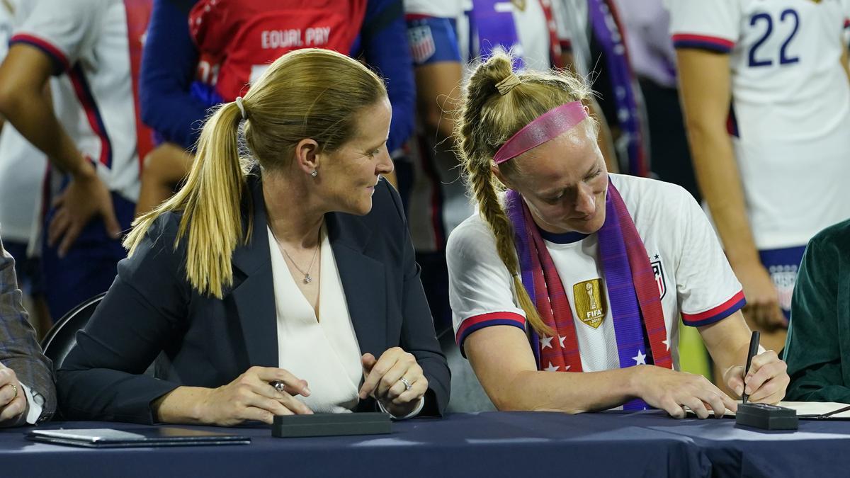 U.S. Soccer, players formally sign equal pay agreements