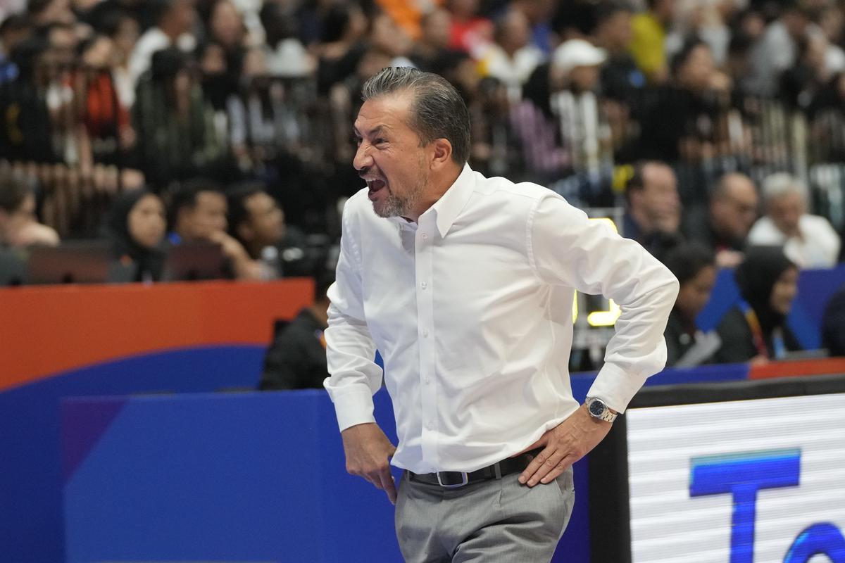 FIBA Pasaules kauss basketbolā: Latvijas treneris Banšī saka, ka spēlētājiem viņš nav vajadzīgs