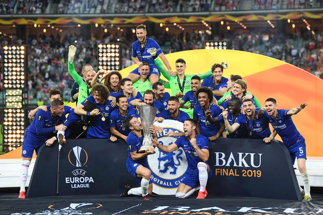 Cesar Azpilicueta of Chelsea lifts the Europa League Trophy in 2019.