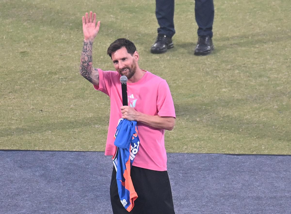 Messiho India Tour zahŕňala návštevu troch indických miest, ktorá sa napokon skončila 15. decembra v Naí Dillí.