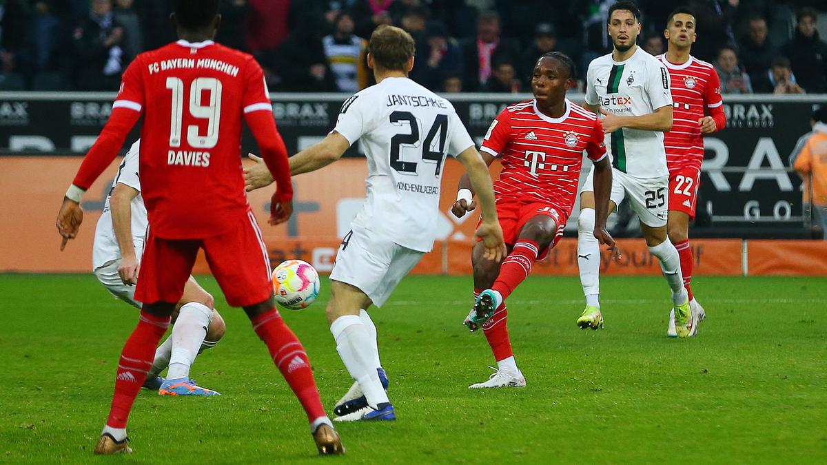 Bayern Munich playing to keep Bundesliga top spot against Union Berlin