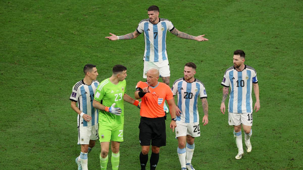 Liste des officiels de match de la Coupe du Monde de la FIFA 2026 : l’Argentine et le Brésil ont la plus grande représentation