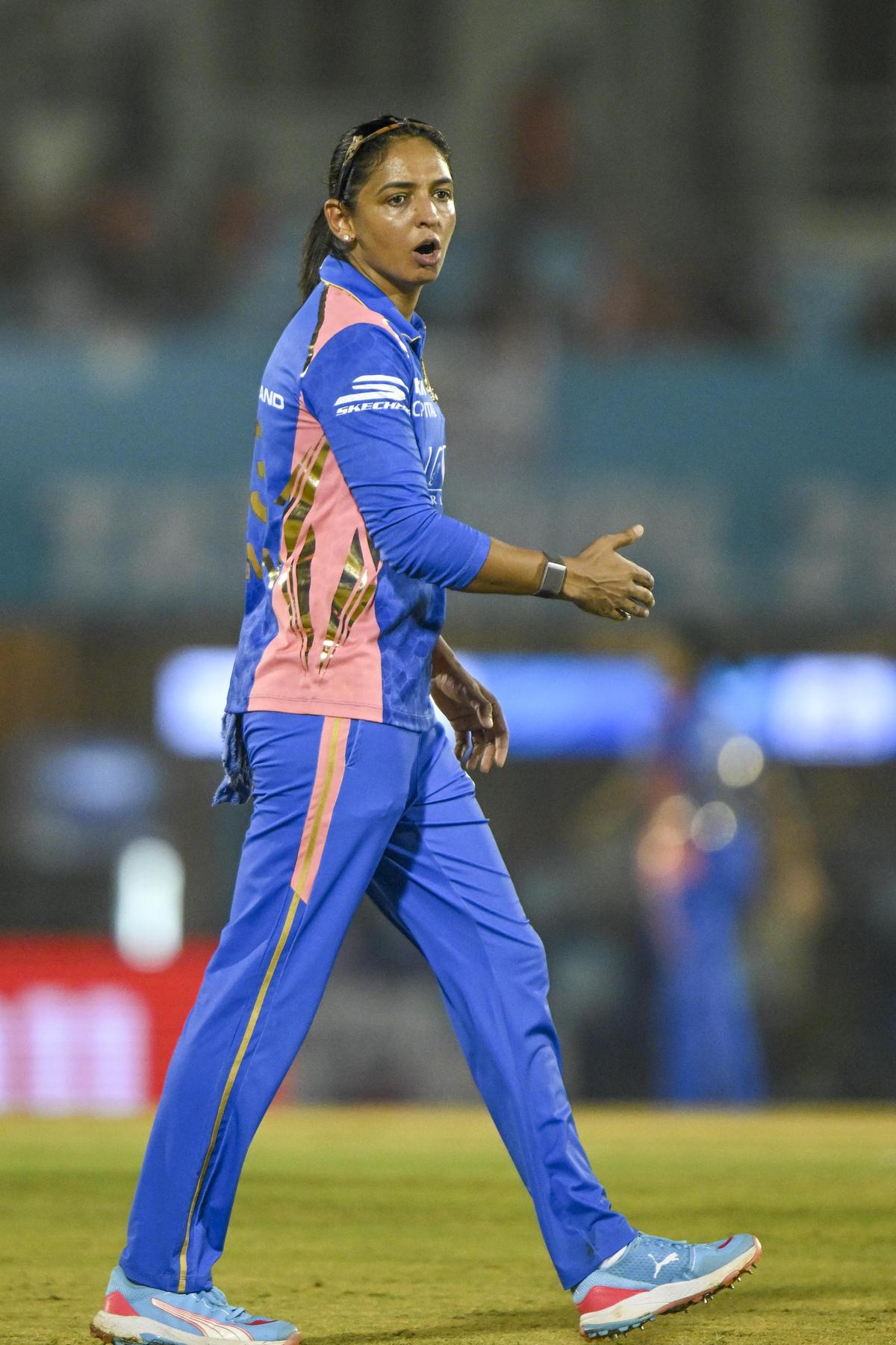 Harmanpreet é o capitão do MI desde a edição inaugural do WPL em 2023. O capitão da Índia levou a franquia a dois títulos, o último dos quais veio na temporada passada.