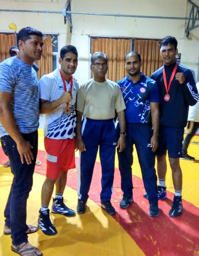 (Left to Right) Md. Ehteshamuddin (brother) with Hussamuddin, Md. Shamsuddin (father and coach), Md. Aitesaamuddin Army coach) and Md. Qayamuddin national boxer)