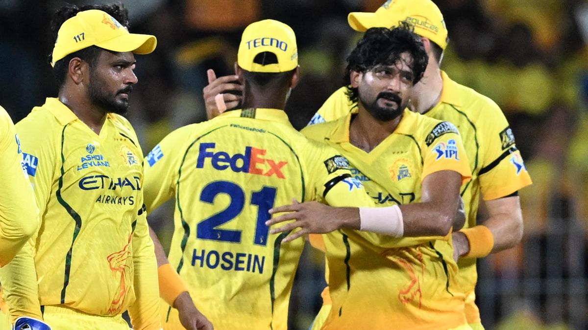 CSK vs KKR IPL 2026: Why did Khaleel walk off the field before finishing his over?