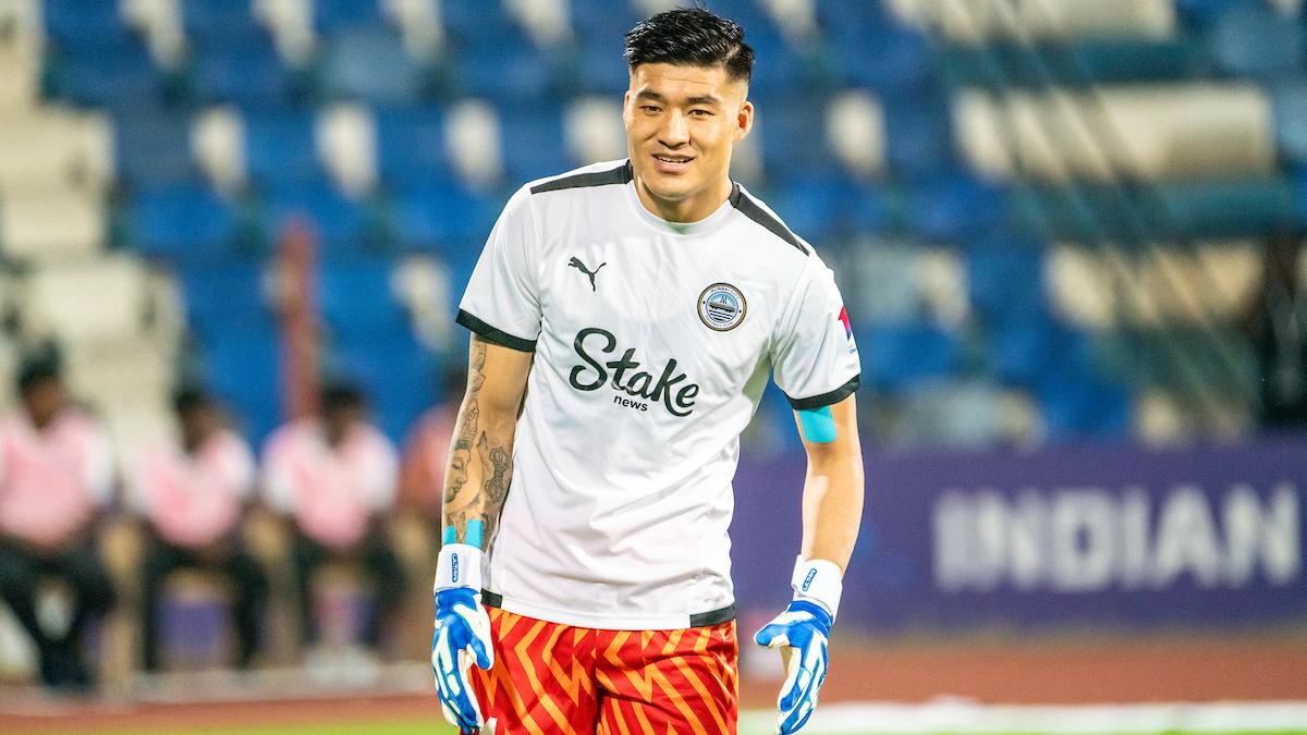 ISL 2023-24: Mumbai City FC goalkeeper Phurba Lachenpa wins Golden ...