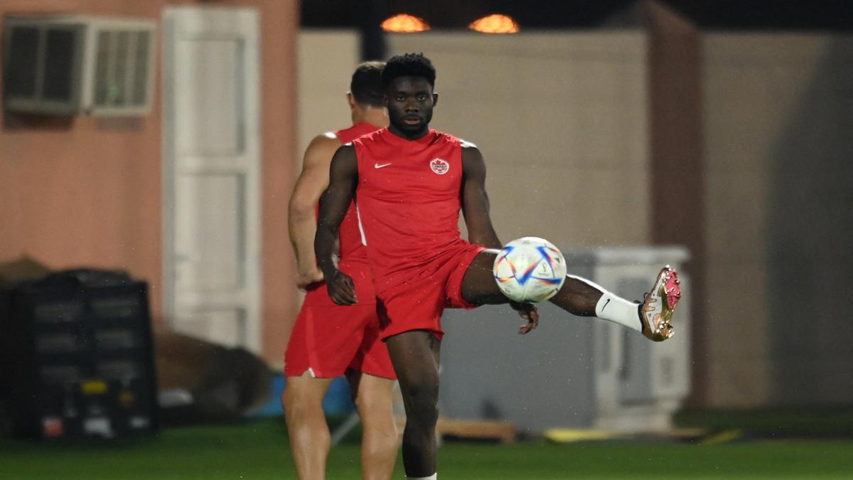 How will John Herdman handle Alphonso Davies' return to Canada's