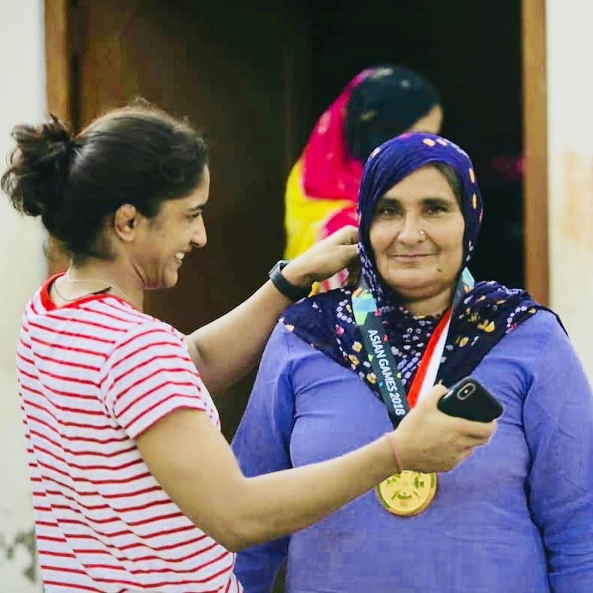 Vinesh Phogat with her mother Premlata 