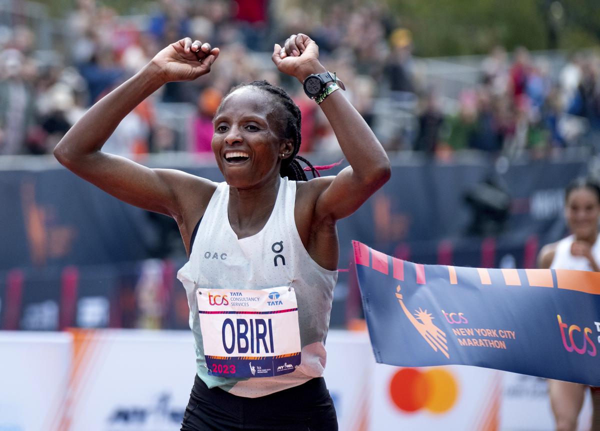 Tamirat Tola sets NYC Marathon course record to win men’s race; Hellen