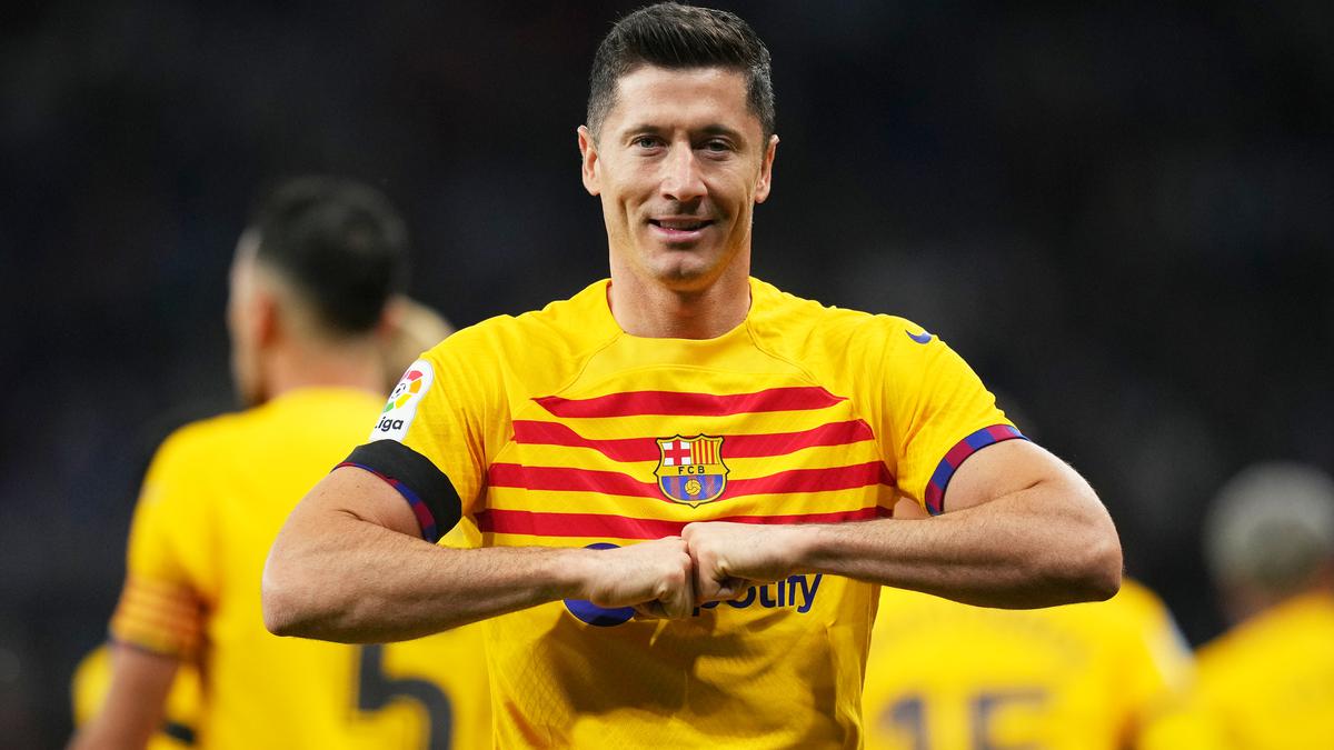 Official: Lewandowski records second-highest presentation attendance in  Barcelona history