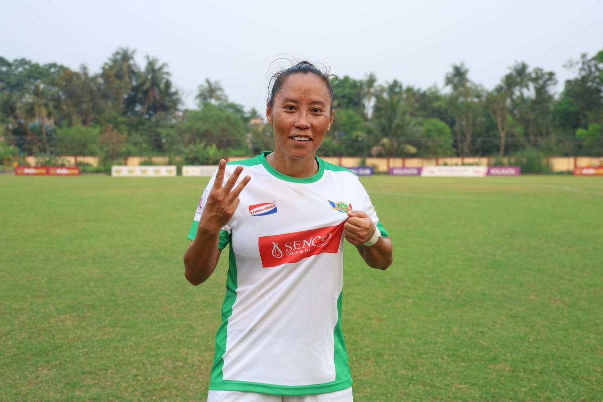 El Bola celebra la punta de la corona de Reva en la Liga de Mujeres de la India, porque el FC se celebra contra la Liga de Mujeres Indias, porque el FC se celebra contra Sertu FC.