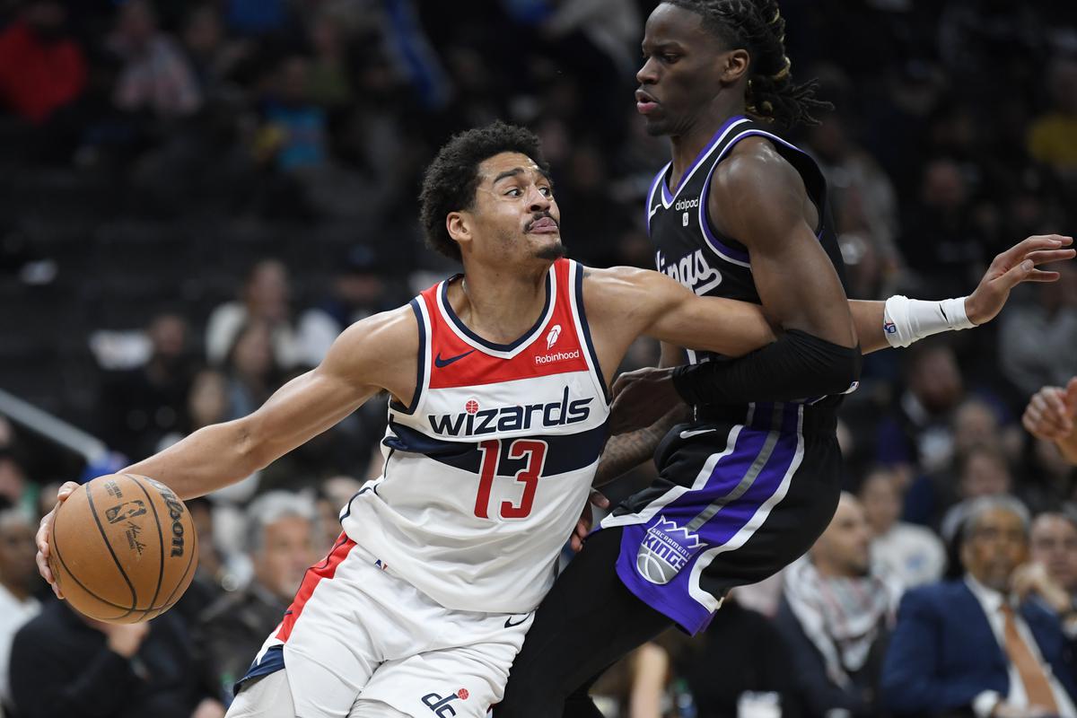 Washington Wizards guard Jordan Poole, drives against Sacramento Kings guard Keon Ellis 