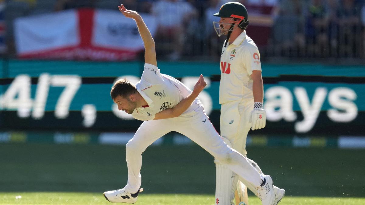 England speedster Wood making slow progress in return from knee injury