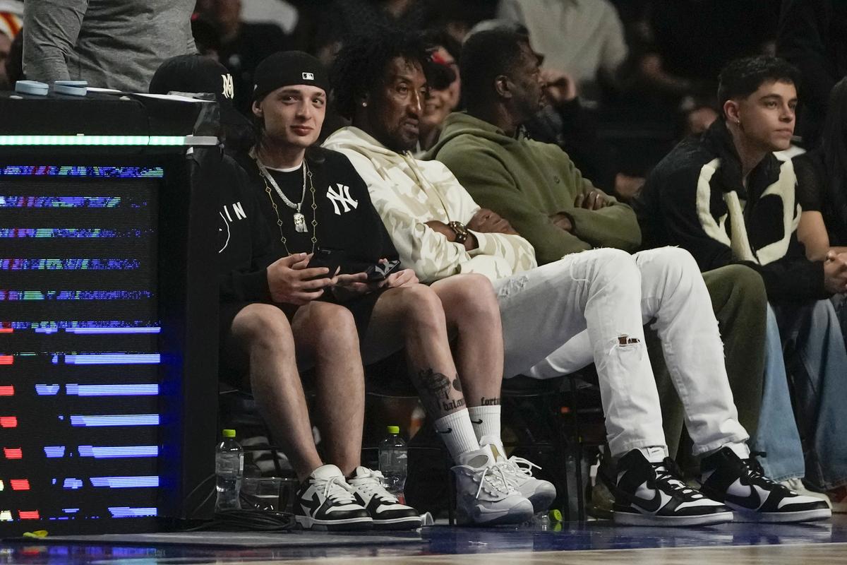 Singer Peso Pluma, left, and former basketball player Scottie Pippen, center, watch the second half of Atlanta Hawks vs Orlando Magic, at the Mexico Arena in Mexico City on Thursday.