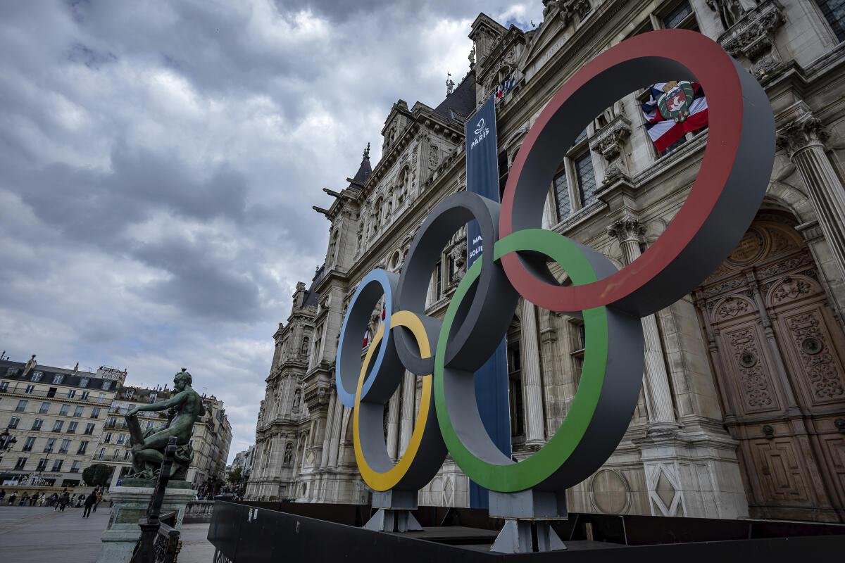 Спортивные организации просят Международный олимпийский комитет разрешить россиянам быть нейтральными спортсменами на Олимпиаде в Париже в 2024 году