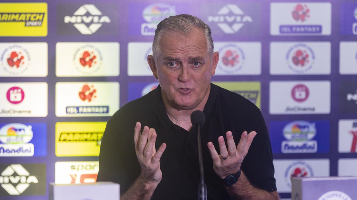 Chennaiyin FC coach Owen Coyle shows support for Sethu FC in IWL