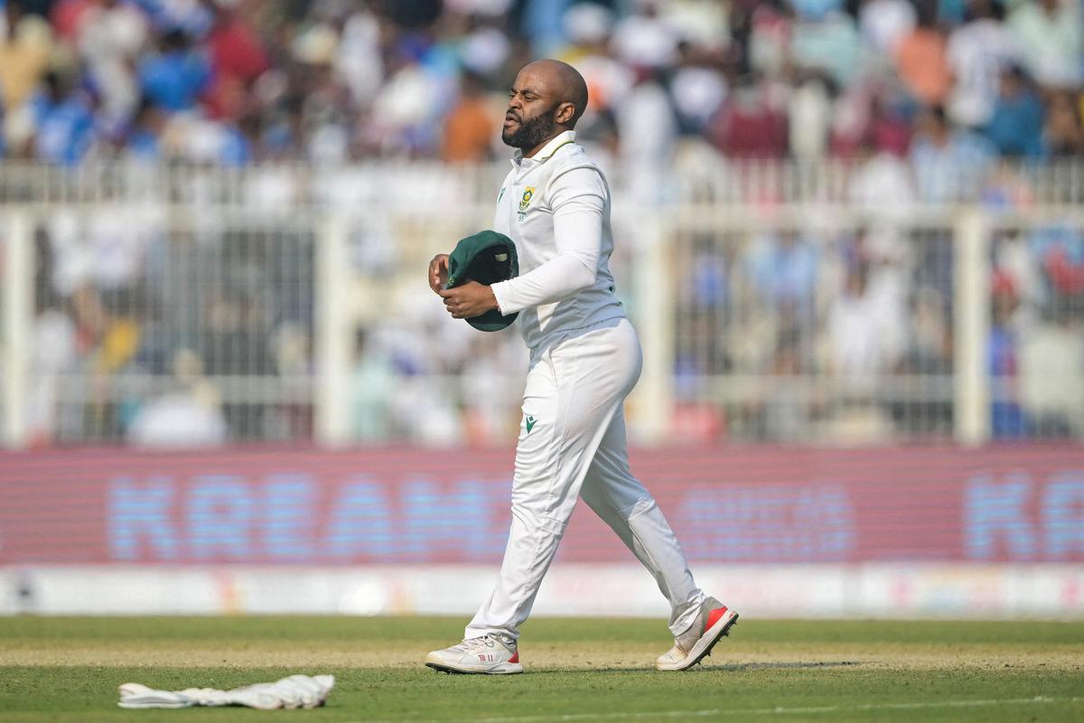 Temba Bavuma também fez uma excelente recepção, no running back, para dispensar Axar Patel. Temba Bavuma também fez uma excelente recepção, no running back, para dispensar Axar Patel.