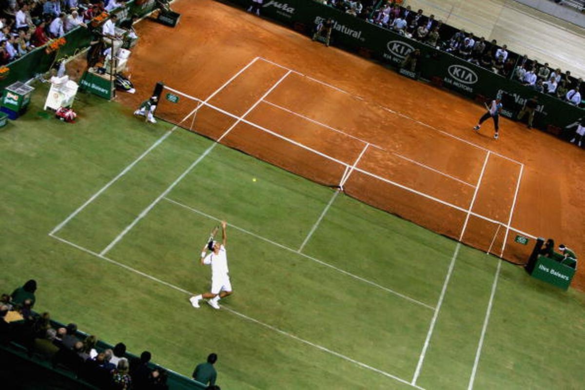 Nadal in action against Federer during ‘The Battle of the Surfaces’ at The Palma Arena on May 2, 2007 in Mallorca, Spain. 