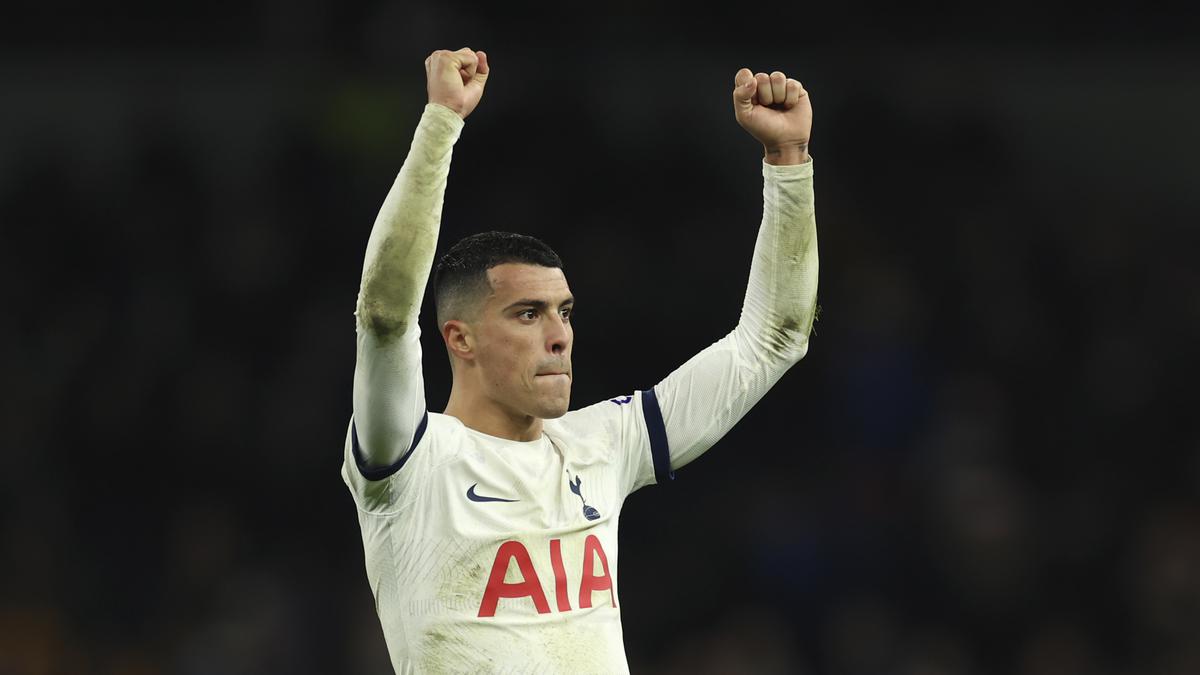 Tottenham, Fulham advance to fourth round of FA Cup