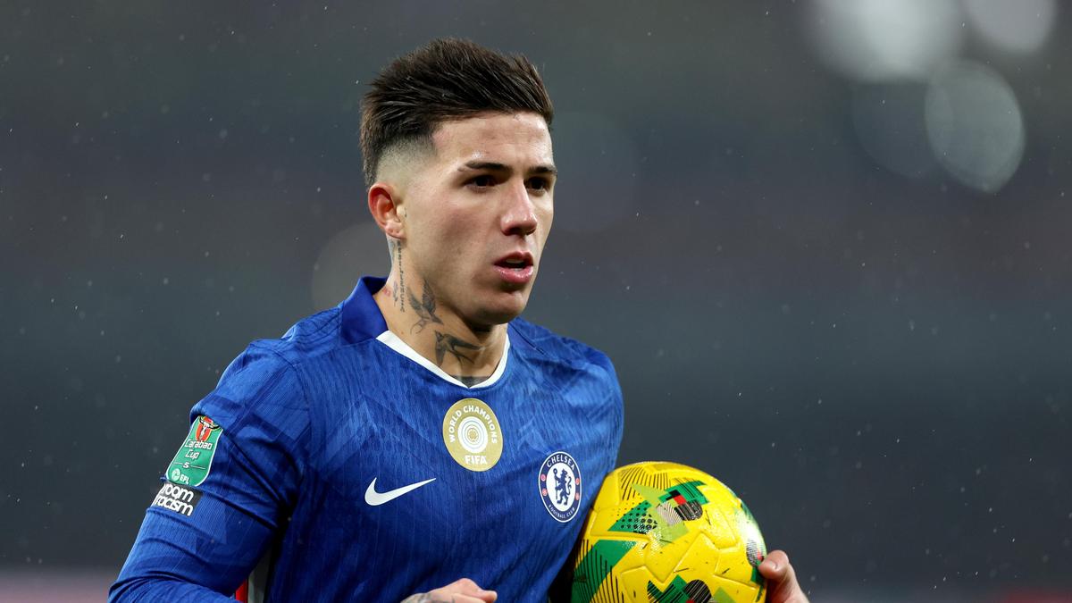 Enzo Fernandez s’est excusé mais manquera le match de Manchester City, a déclaré le patron de Chelsea, Liam Rosenior.