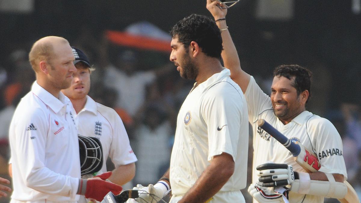 What is the highest successful run chase by a team in the fourth