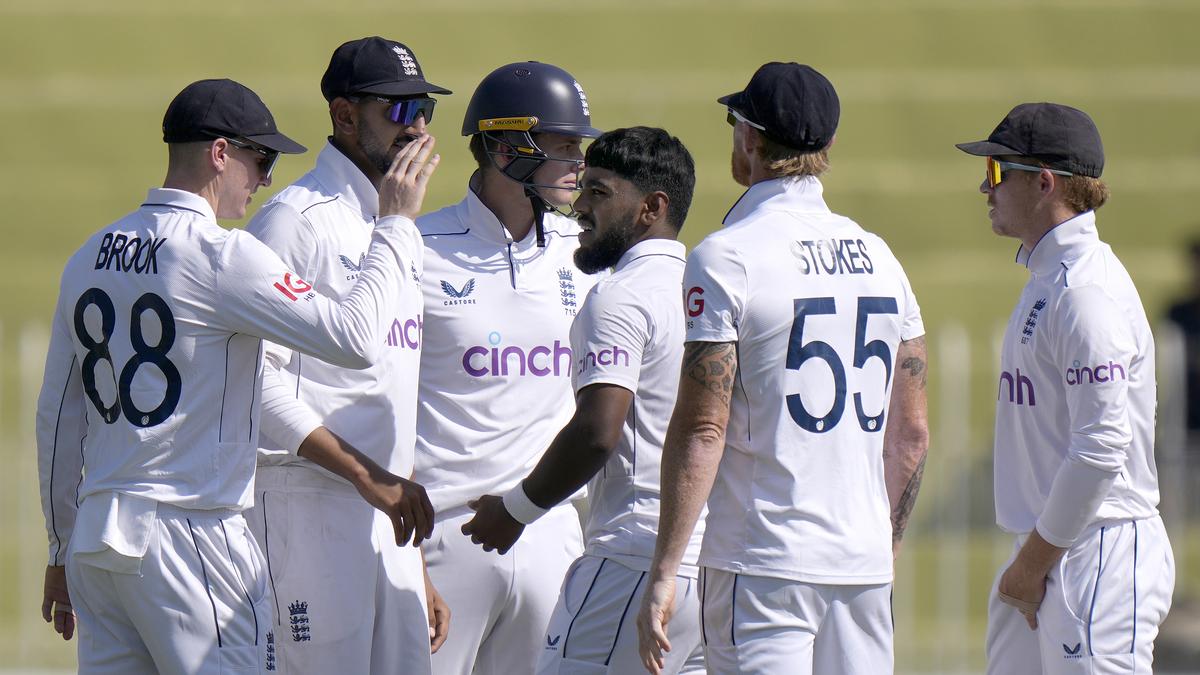 PAK vs ENG, 3rd Test Day 2 Live Score Pakistan 226/7, trails England