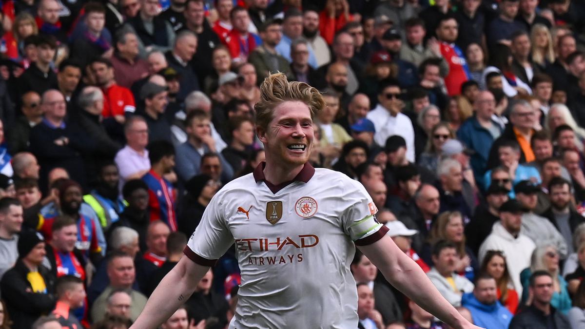 Premier League: De Bruyne double helps City beat Palace and march on in title race