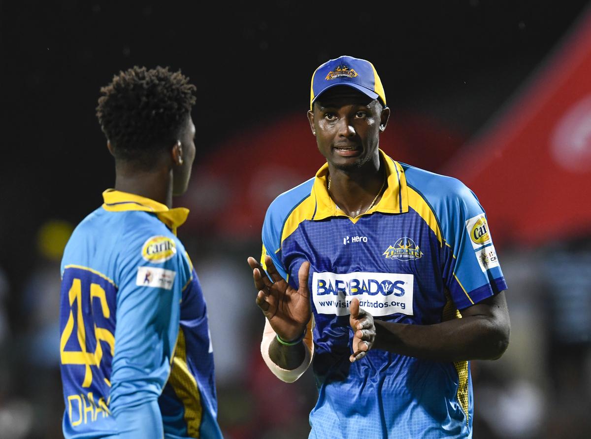 Jason Holder (R) tocou todo o seu críquete da CPL até este ano para sua franquia nativa de Barbados em suas iterações como Trides Tridents e Barbados Royals. 