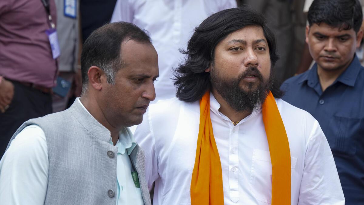 Pas de statues, une nouvelle aire de restauration – Le ministre des Sports du Bengale occidental, Nisith Pramanik, promet des changements au Salt Lake Stadium