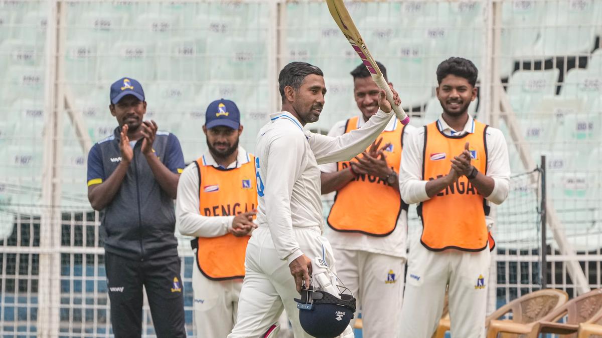 Wriddhiman Saha bids adieu from competitive cricket, receives guard of honour during Bengal vs Punjab match