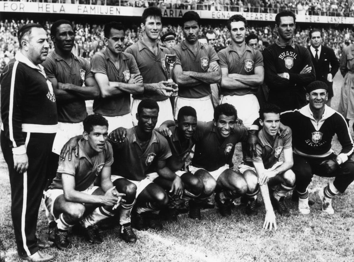 Copa do Mundo FIFA 1958 – Pelé se apresentou no cenário mundial;  Brasil venceu a primeira de cinco Copas do Mundo