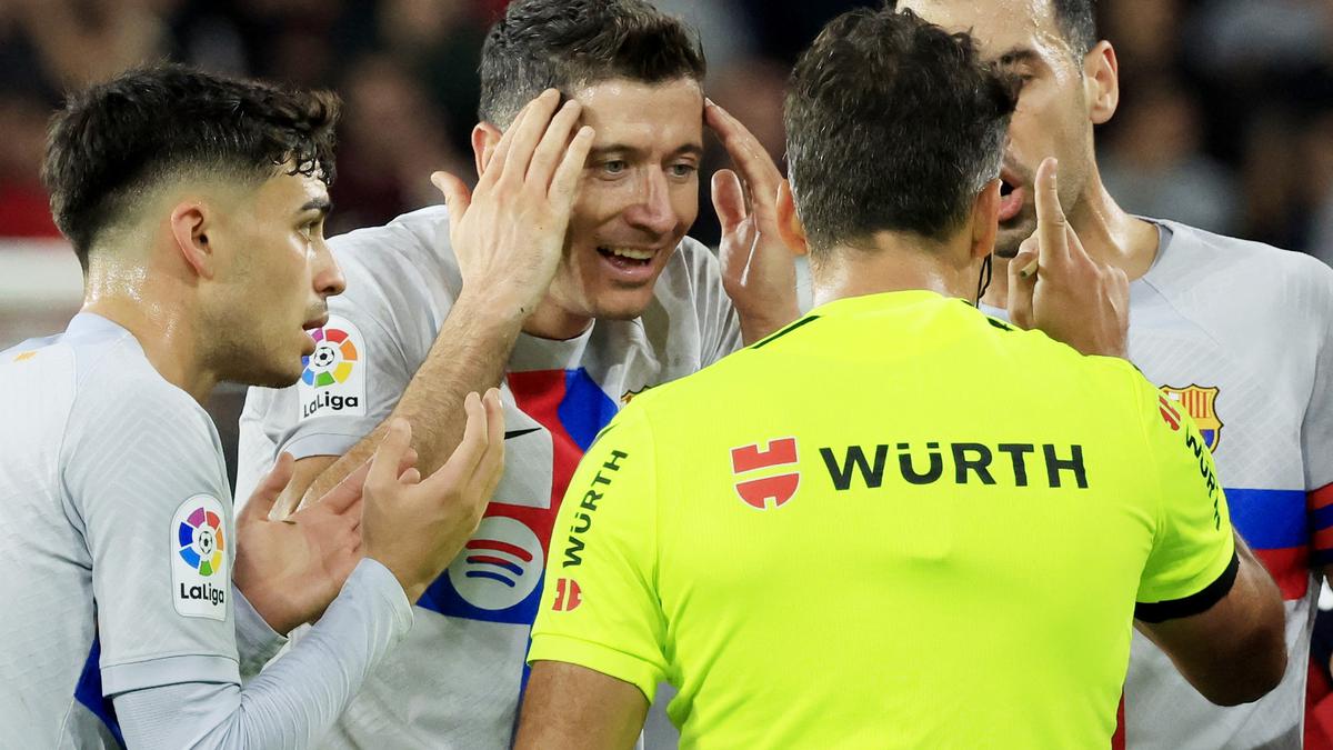 Lewandowski given three-game ban at Barcalona for Osasuna red card