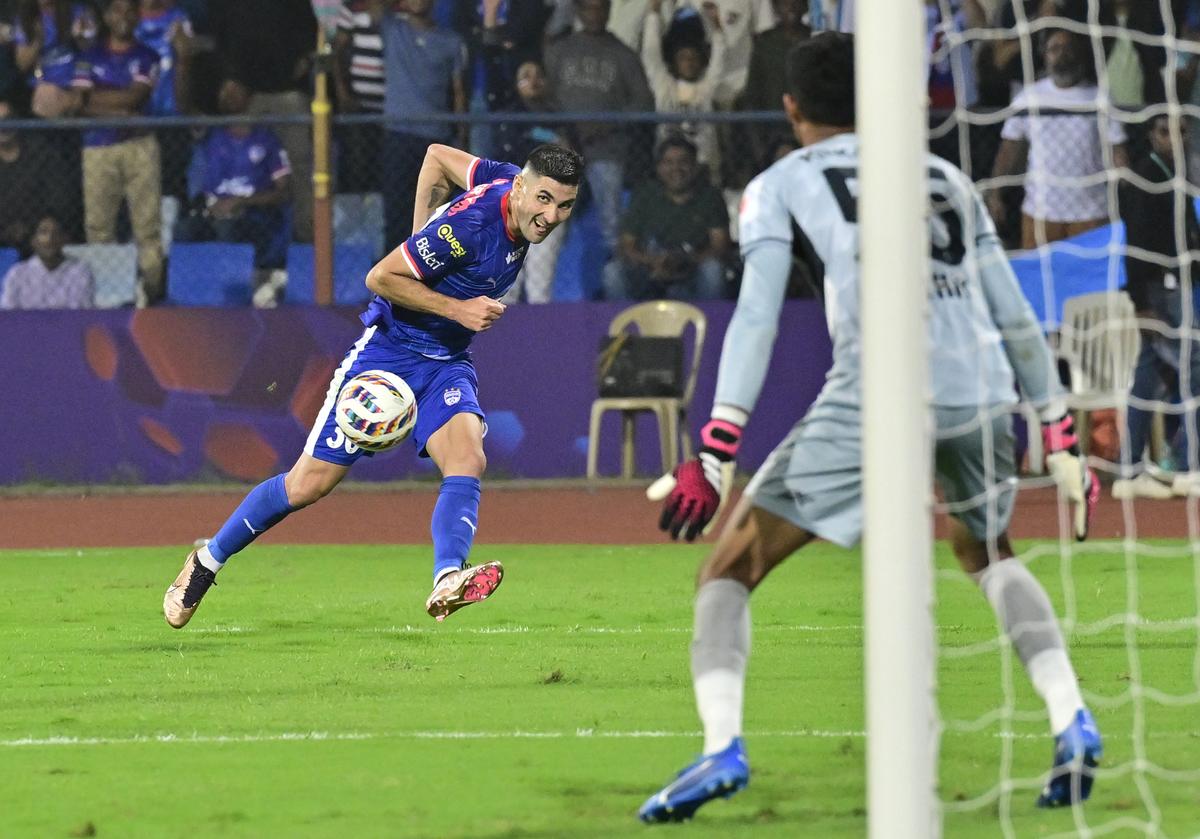 Útočník Jorge Pereyra Diaz je späť po dvojmesačnom prepustení a očakáva sa, že bude jednou z najspoľahlivejších možností útočia Bengaluru FC proti mestu Bombaj, jeho bývalej strane.