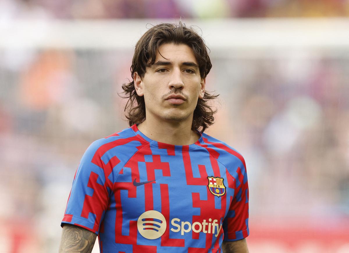 Barcelona's fitness woes continue! Club confirm Bellerin set to undergo  tests on leg injury