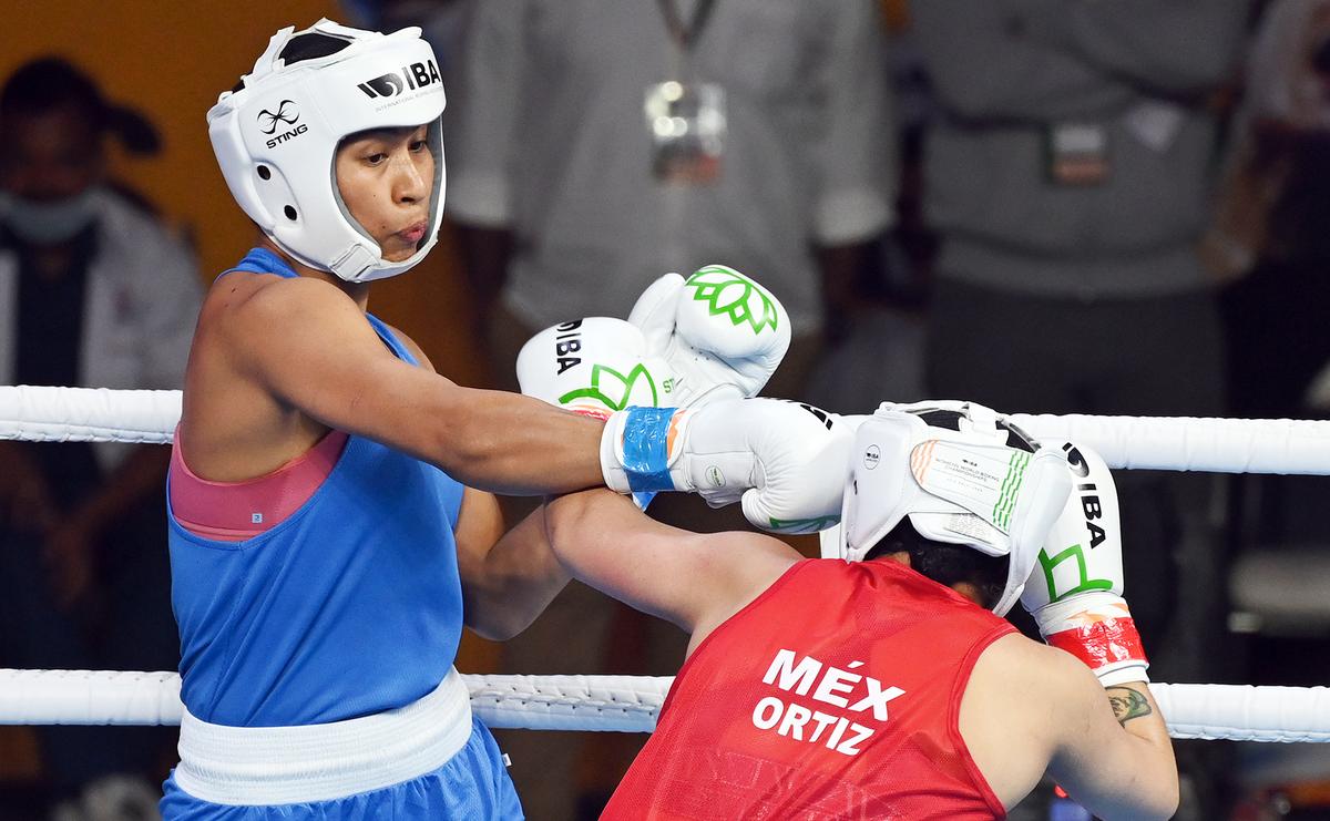 Indian Boxer Lovlina Borgohain (Blue) and Mexican boxer Vanessa Ortiz (Red) during the 75kg (Light Flyweight) category Round of 16 match at the 2023 IBA Women’s Boxing World Championships.