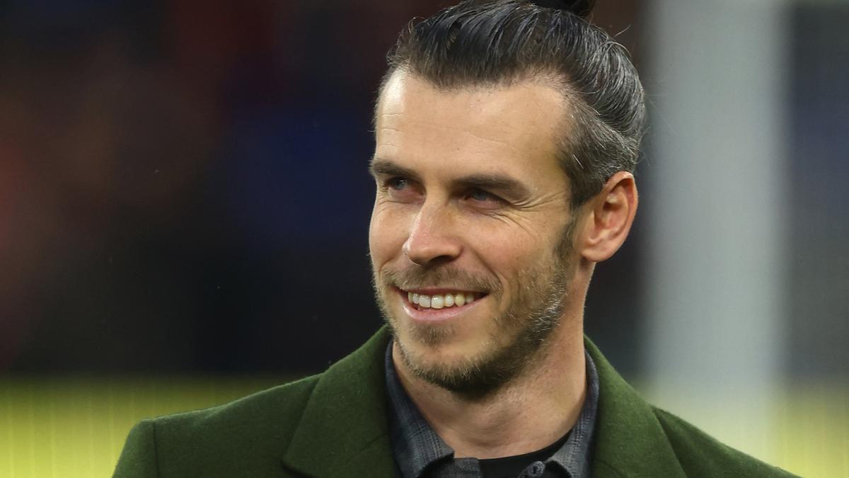 Reynolds, McElhenney make audacious Wrexham offer to Bale