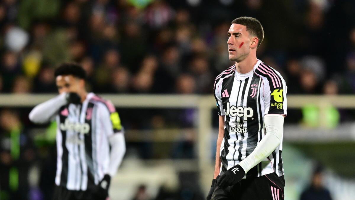 Juventus match halted as Fiorentina fans hurl racist chants at Vlahovic ...